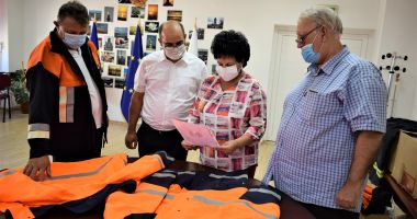 Stire din Politică-Administrație : Pompierii unui oraş din Germania au donat echipamente pentru Primăria Cumpăna