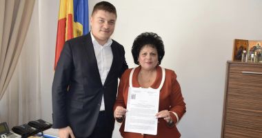 Stire din Politică-Administrație : Mariana Gâju a semnat două proiecte importante pentru comuna Cumpăna