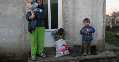 Stire din Social : Cumpăna. 45 de familii primesc tichete de alimente
