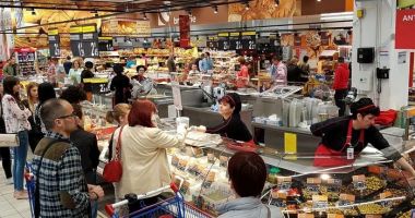 Stire din Social : Din cauza scumpirilor românii au mers în Bulgaria să cumpere produsele pentru Paşte