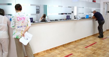 Stire din Social : Cum poți afla dacă este coadă la ghișeele de taxe și impozite