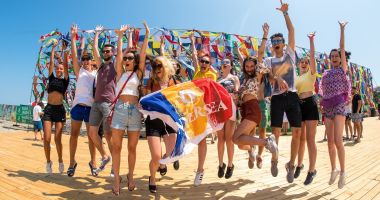 Stire din Cultură-Educație : Cum poți câștiga invitații la Neversea 2021