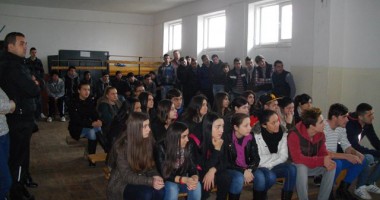 Stire din Eveniment : Cum pot învăța elevii  din experiența deținuților  de la Poarta Albă