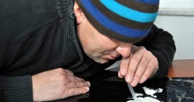 Stire din Eveniment : Cum pot scăpa de pedepse cei prinși cu droguri
