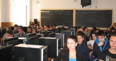 Stire din Cultură-Educație : Cum recunoști  un consumator de droguri