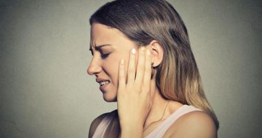 Stire din Sănătate : Metode pentru a vă scoate apa din urechi
