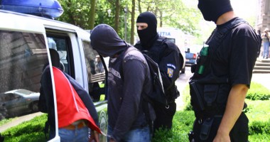 Stire din Eveniment : Cum se fac averi la Constanța din traficul cu emigranți