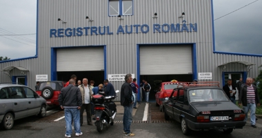 Stire din Economie : Cum se procedează pentru menționarea în cartea de identitate a vehiculului a anvelopelor opționale