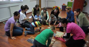 Stire din Sănătate : Cum sunt umiliți și uitați de stat copiii cu dizabilități din Constanța