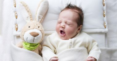 Cum trebuie aleasă îmbrăcămintea bebelușului
