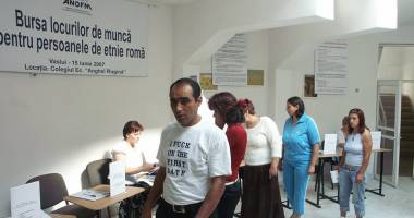 Stire din Economie : Cum vrea Guvernul Cioloș să stimuleze creșterea numărului locurilor de muncă