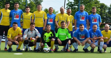 Stire din Sport : Cele mai bune formații  continuă cursa la Cupa Firmelor
