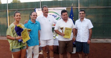 Stire din Economie : Cupe și diplome pentru finaliștii Cupei Zilei Marinei Române la Tenis de Câmp