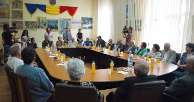 Stire din Politică-Administrație : Cuplurile căsătorite  în urmă cu 50 de ani, sărbătorite  la Primăria Medgidia