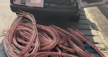 Stire din Eveniment : Două tone de cupru au dispărut, bucată cu bucată din depozitul unei primării din țară