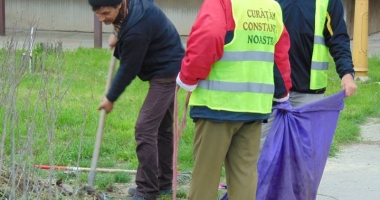 Stire din Social : Gazon nou în parcul de la Gară