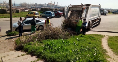 Curățăm Constanța noastră! Muncitorii au intrat în parcurile din Tomis II, Poarta 5 și Poarta 6 - 7