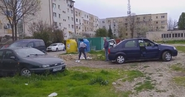 Stire din Eveniment : VIDEO / Doi bărbați, amendați după ce au aruncat gunoaie între blocuri, în Inel II