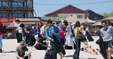 Stire din Social : Studenții străini cu făcut curățenie în Vama Veche