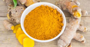Stire din Sănătate : Curcuma și uleiul de ricin ajută la tratarea furunculelor
