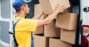 Stire din Actualitate : Un curier este acuzat că s-a masturbat în dormitorul unei cliente. „Am rămas șocată”