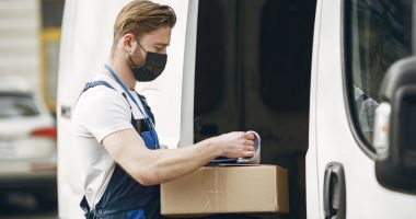 Stire din Economie : Curierii au livrat mai multe colete, într-un timp mai scurt
