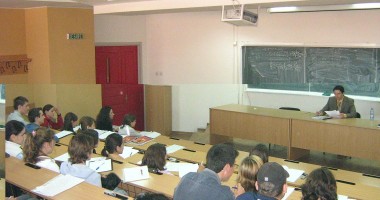 Stire din Cultură-Educație : Luni nu se fac cursuri
