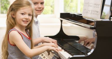 Stire din Cultură-Educație : Curs de Măiestrie muzicală și pianistică, la Colegiul de Arte