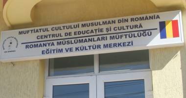 Stire din Cultură-Educație : Musulmanii își aleg muftiul. Cine este contracandidatul lui Iusuf Muurat