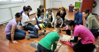 Stire din Social : Cum îți "antrenezi" copilul să facă față situațiilor stresante