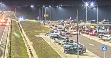 Stire din Eveniment : Cursele ilegale organizare în parcarea unui Drum Expres, oprite de autorităţi