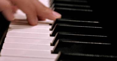 Stire din Cultură-Educație : Olimpiada națională de interpretare instrumentală pentru clasele III-VIII, etapa zonală
