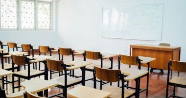 Stire din Cultură-Educație : Cursurile faţă în faţă, suspendate în şcolile unde sunt secţii de votare