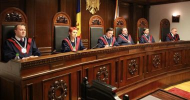 Criza din Moldova, declarată "puci". Curtea Constituțională și Parchetul, anchetate