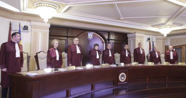 Stire din Politică-Administrație : Decizie istorică! CCR a decis anularea alegerilor prezidenţiale
