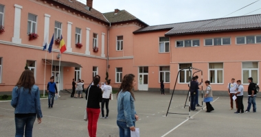 Stire din Cultură-Educație : NOI MODIFICĂRI LA LEGEA EDUCAȚIEI. Amenzi uriașe dacă se intră așa într-o școală