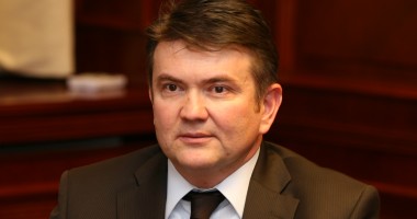 Stire din Politică-Administrație : Curt-Mola va prelua atribuțiile lui Palaz până la numirea unui nou prefect