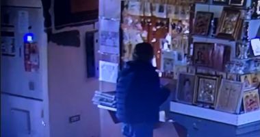 Stire din Eveniment : Un bărbat a furat 2.500 de lei dintr-o biserică. A luat cutia milei și aplecat