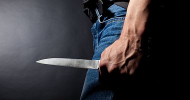 Stire din Eveniment : Un bărbat din Hârșova care și-a agresat fosta soție cu un cuțit a ajuns după gratii