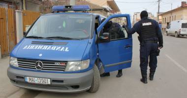 Stire din Eveniment : Scene de groază în Piața Tomis III. Trecătorii, amenințați cu un cuțit