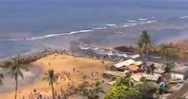 Stire din Actualitate : CUTREMUR ÎN INDONEZIA. Primele imagini cu urmările seismului de 8,6 grade: oamenii, în așteptarea tsunamiului. VIDEO