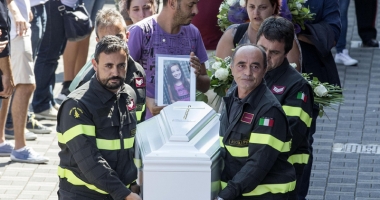 Stire din Actualitate : Cutremur Italia. Scrisoare emoționantă a unui pompier  către o fetiță pe care  nu a mai reușit să o salveze