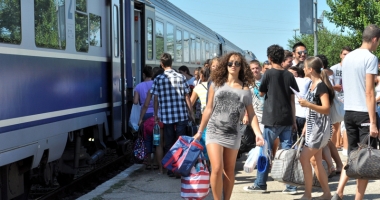 Stire din Social : TRENURILE SOARELUI PORNESC SPRE MARE. CFR Călători lansează astăzi programul estival
