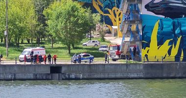Stire din Eveniment : UPDATE: ALERTĂ LA MEDGIDIA! O persoană a căzut în canal, ambulanța este la fața locului!