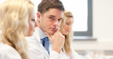 Stire din Sănătate : Peste cinci mii de absolvenți în domeniul medical se întrec pentru Rezidențiat