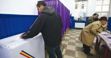 Stire din Politică-Administrație : Guvernul își asumă răspunderea pe comasarea alegerilor