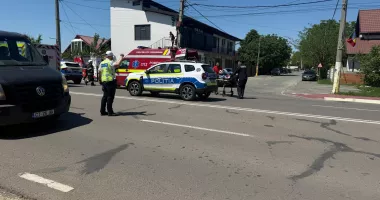Accident grav la Valu lui Traian. Un bătrân de 80 de ani a rămas încarcerat - 5