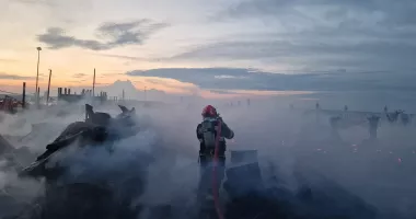 Două beach baruri au ars în Mamaia Nord. Improvizațiile pot pune în pericol sute de turiști