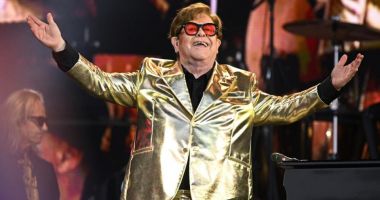 Stire din Actualitate : Emoționant: Elton John a susținut ultimul lui concert în Regatul Unit
