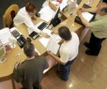 Stire din Economie : Băncile ieftinesc creditele în lei